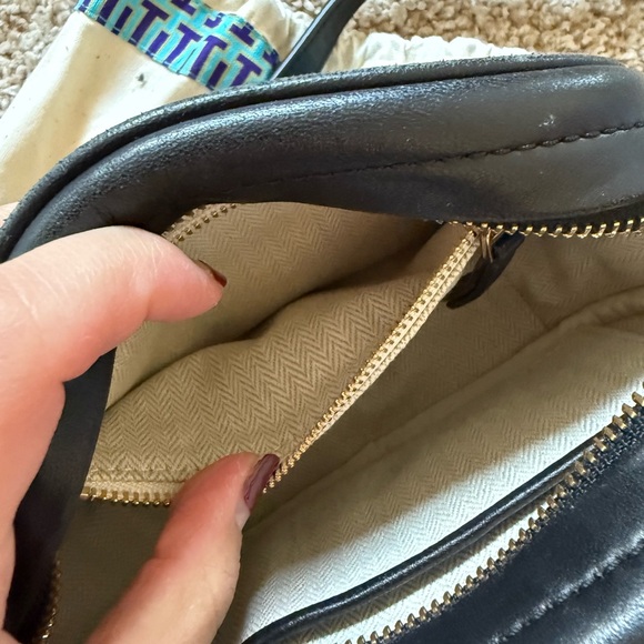 Black Tory Burch crossbody - Picture 3 of 3